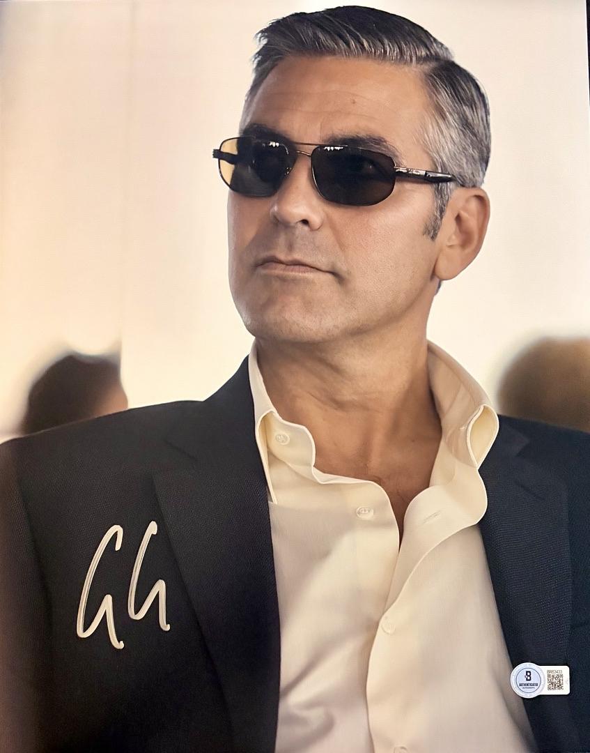 George Clooney Signed 11x14 Photo (Oceans 11) - Beckett COA